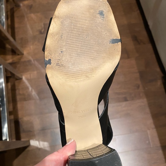 Nine West block heel sandals, black croc print, size 7.5 - Picture 2 of 3